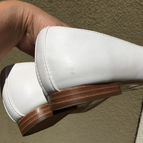 🌷🪷 Lovely white loafer flats. Only worn once on carpet for a few hours. - Picture 6 of 10